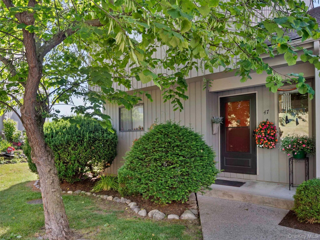 Photo of 47 Rondout Harbor, Port Ewen, NY 12466 (MLS # 1051574)