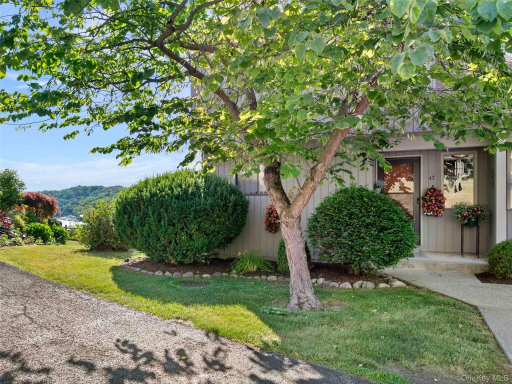 Photo of 47 Rondout Harbor, Port Ewen, NY 12466 (MLS # 1051574)