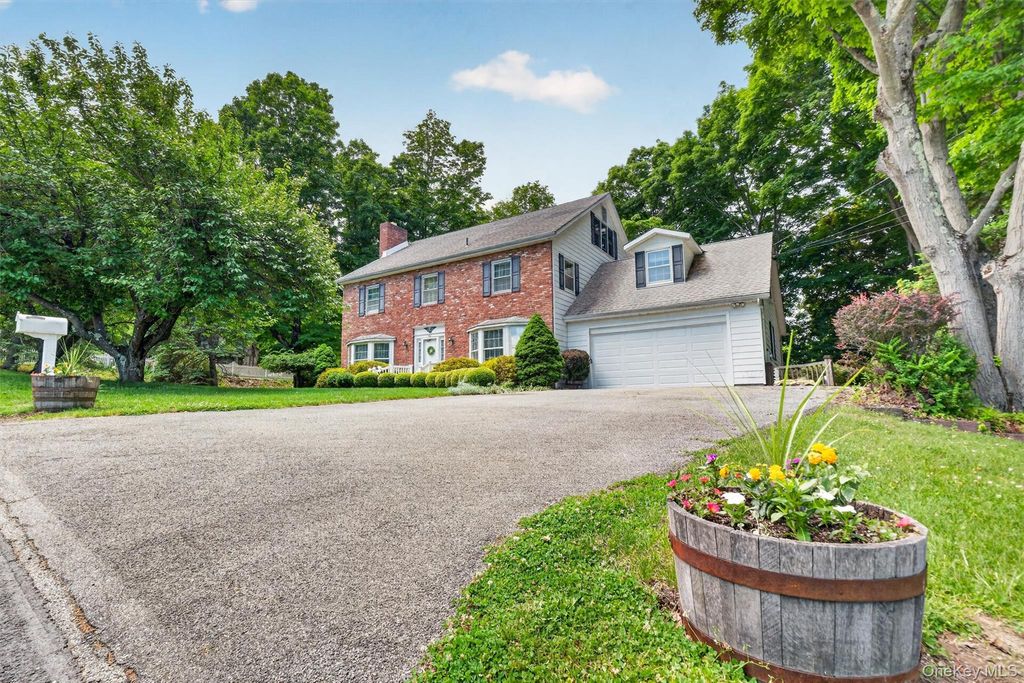 Photo of 1 Taft Place, Cornwall On Hudson, NY 12520 (MLS # 1006204)