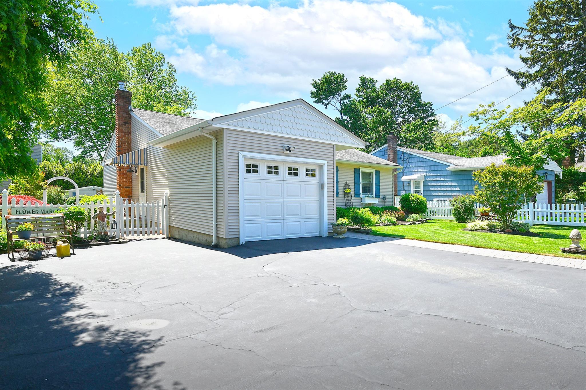 52 Fenwick Street, Greenlawn, New York image 4