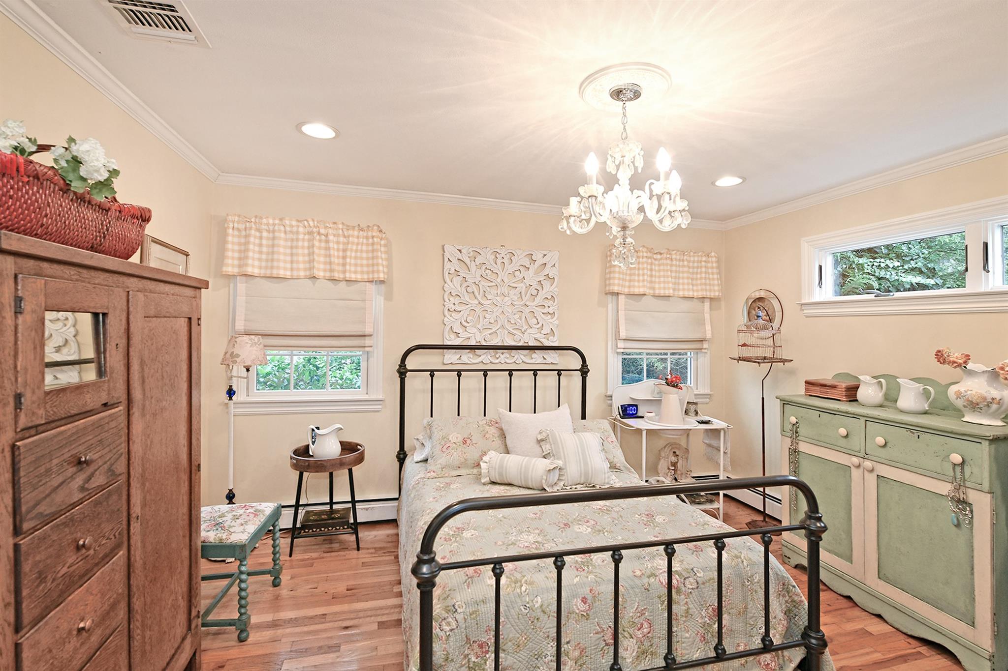 52 Fenwick Street, Greenlawn, New York image 20