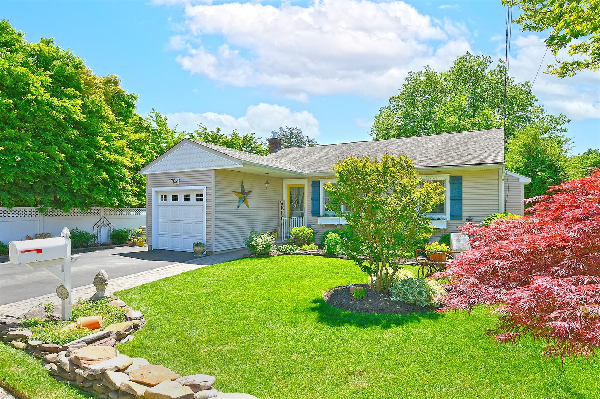 52 Fenwick Street, Greenlawn, New York image 3