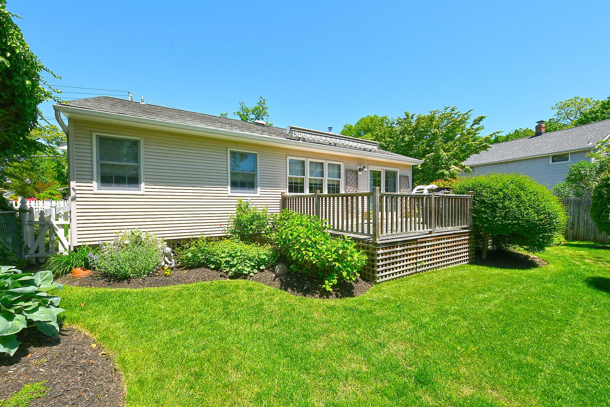 52 Fenwick Street, Greenlawn, New York image 39