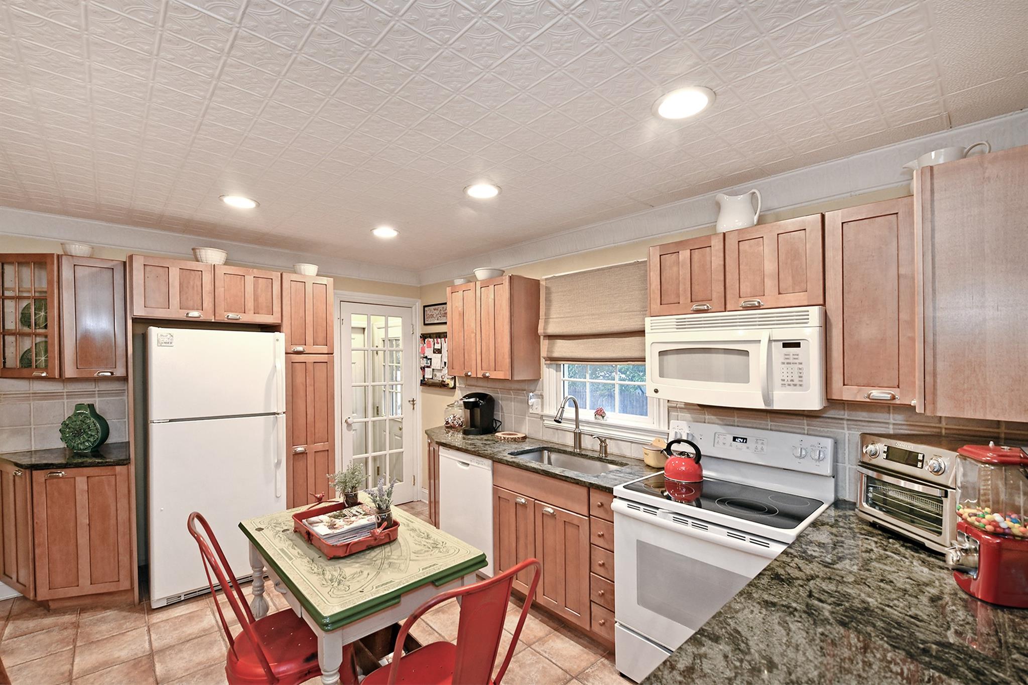 52 Fenwick Street, Greenlawn, New York image 15