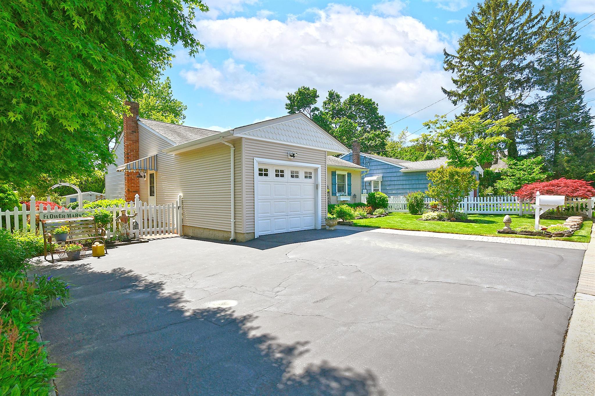 52 Fenwick Street, Greenlawn, New York image 44