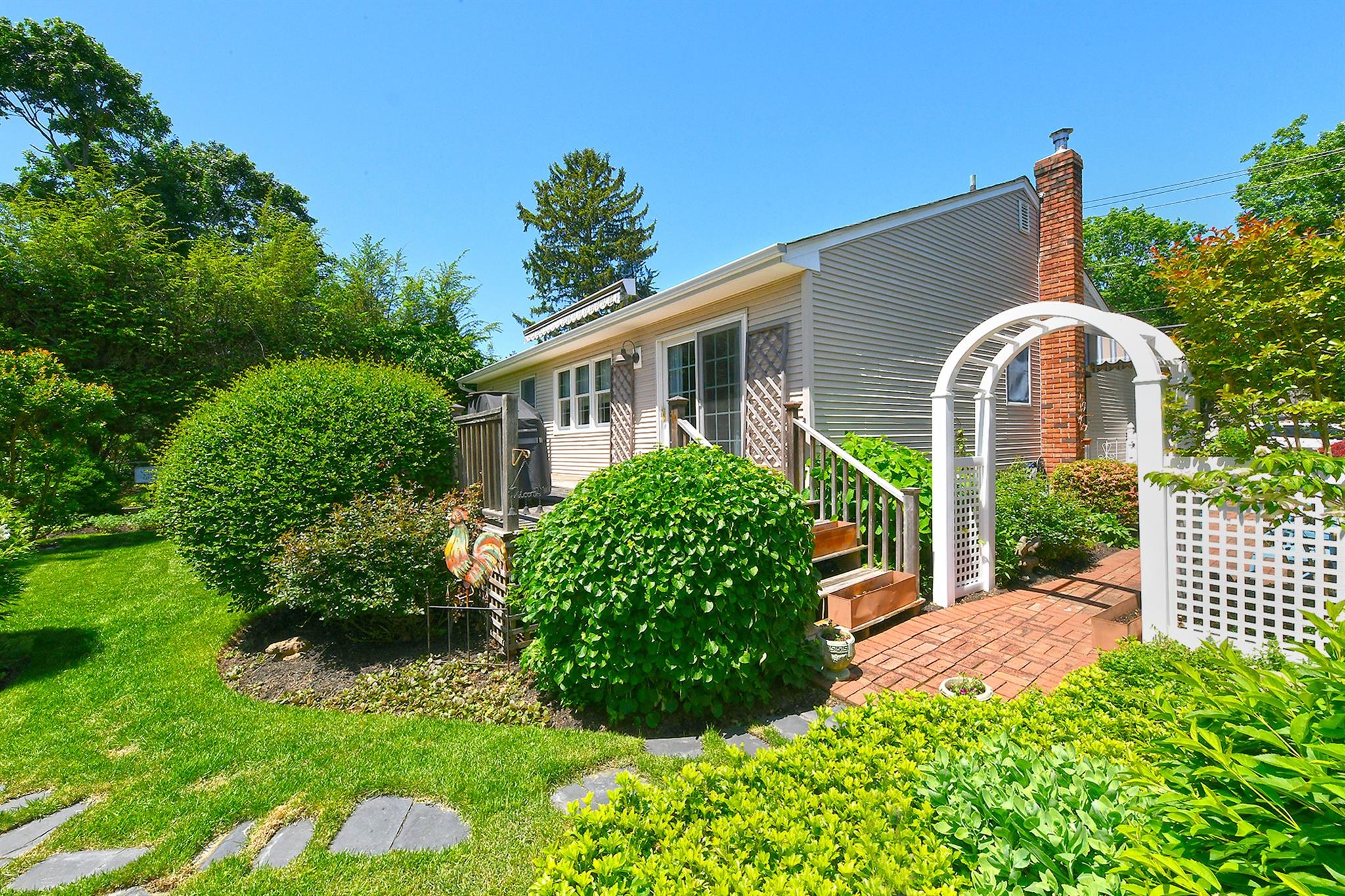 52 Fenwick Street, Greenlawn, New York image 38