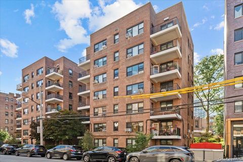 Photo of 3635 Johnson Avenue #4M, Bronx, NY 10463 (MLS # 930924)