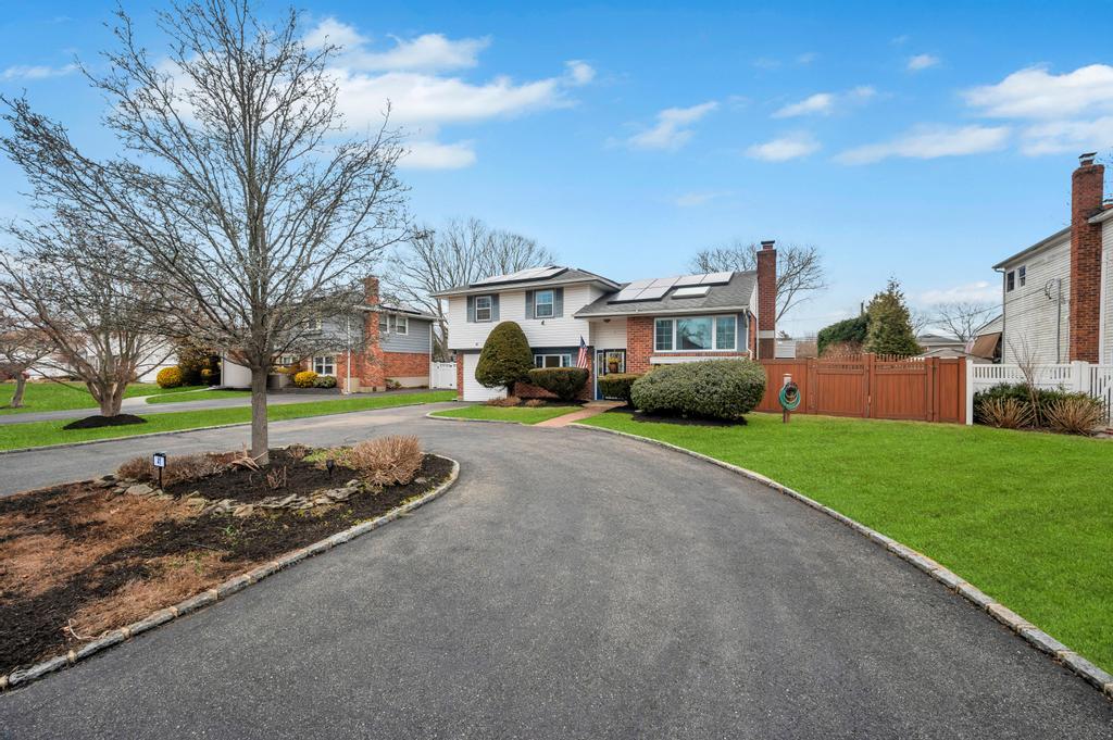 41 Marilynn Street, East Islip, New York image 2