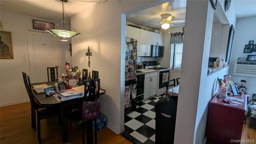 Photo of 4 West Mill Drive #1C, Great Neck, NY 11021 (MLS # 943430)