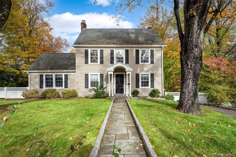 Photo of 46 Bedford Avenue, Bedford Hills, NY 10507 (MLS # 894973)