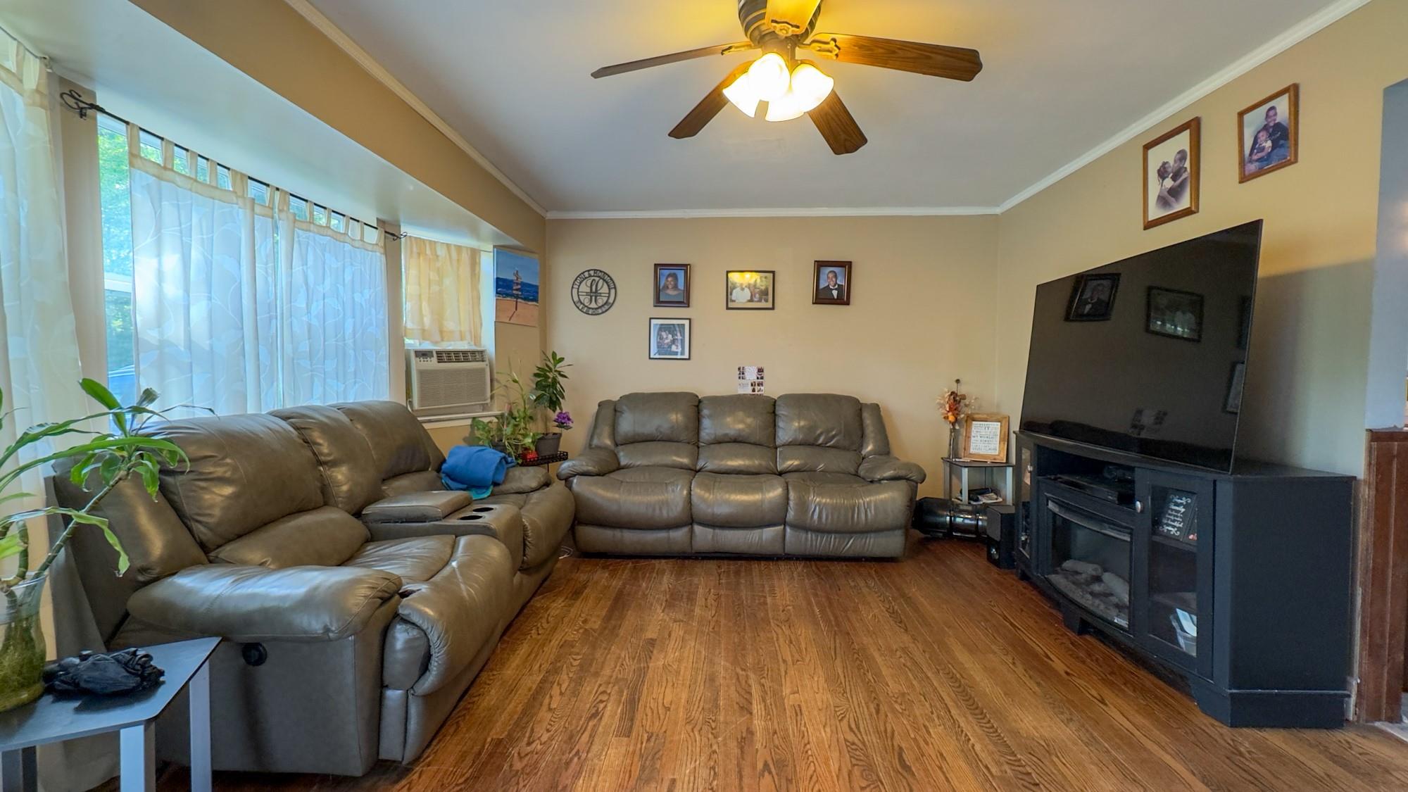 23 Kingsland Avenue, Shirley, New York image 6