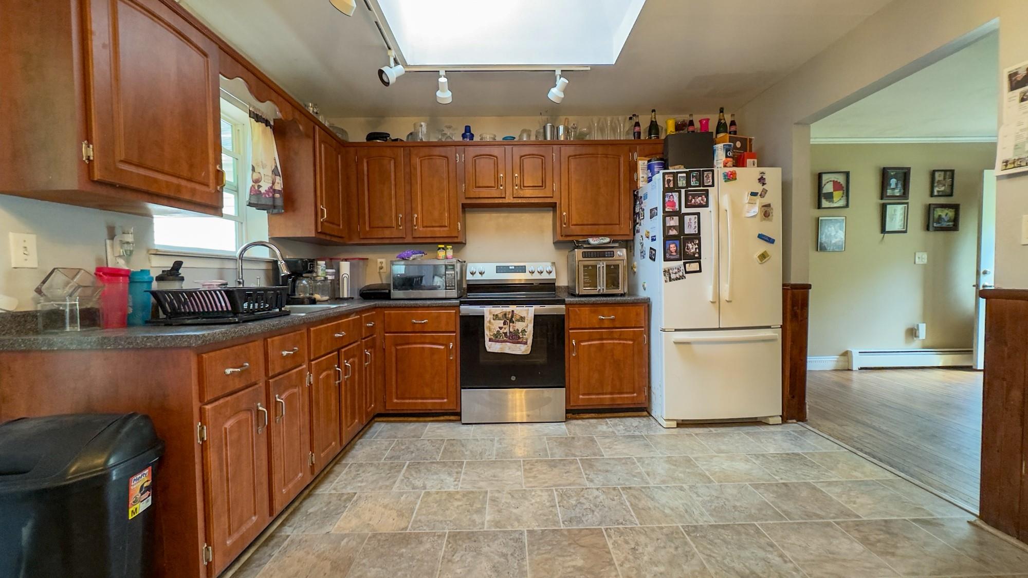 23 Kingsland Avenue, Shirley, New York image 5