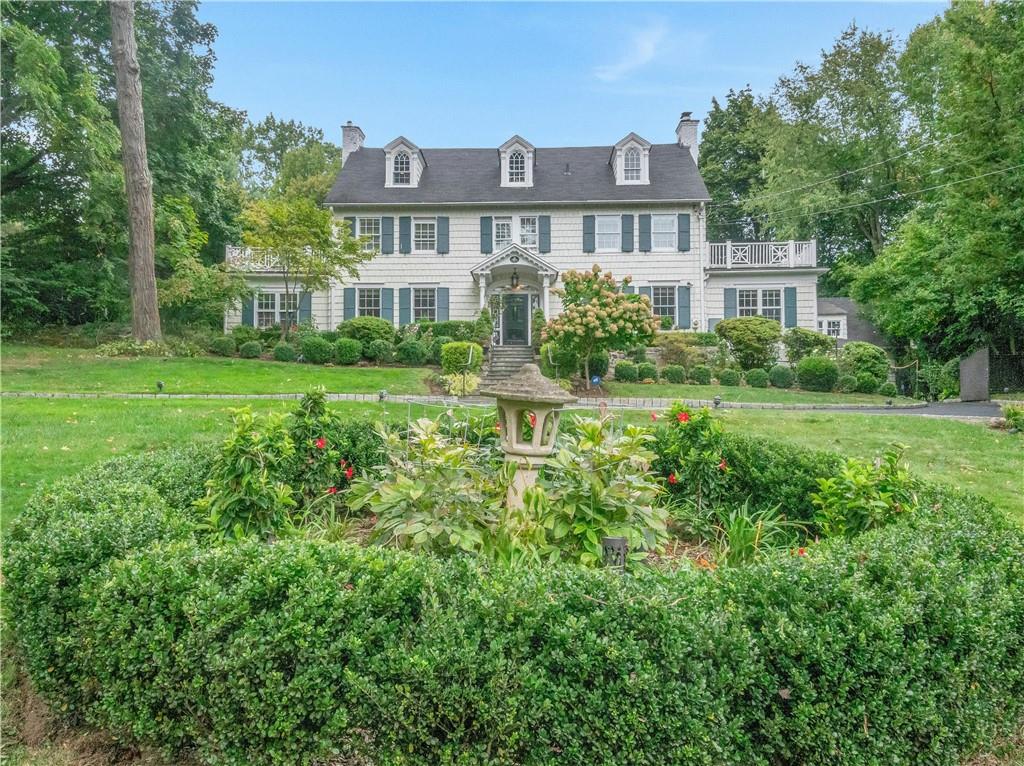 Warwick Road, Bronxville, New York - 5 Bedrooms  
5.5 Bathrooms  
11 Rooms - 