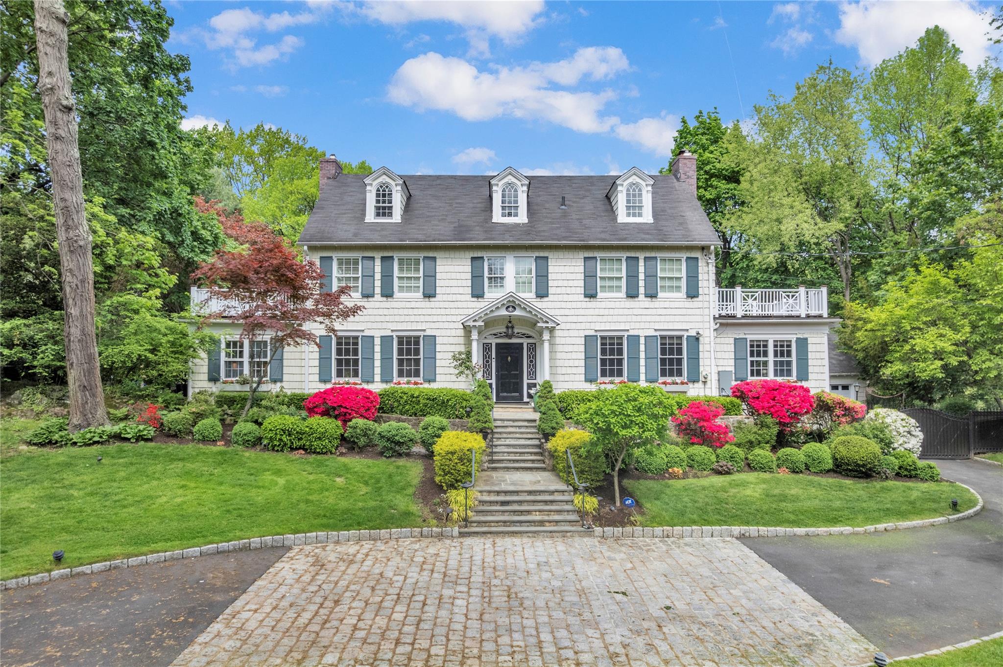 Warwick Road, Bronxville, New York - 5 Bedrooms  
5.5 Bathrooms  
11 Rooms - 