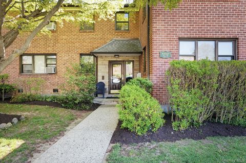 Photo of 154 Martling Avenue #D2 Bldg 2, Tarrytown, NY 10591 (MLS # 988989)