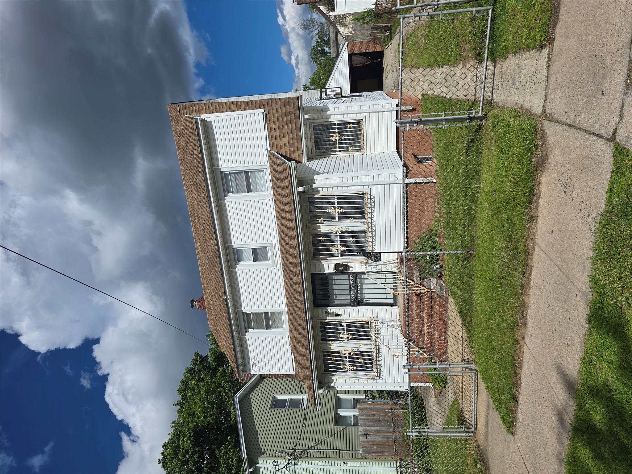 133-15 220 St St, Springfield Gardens, New York image 4