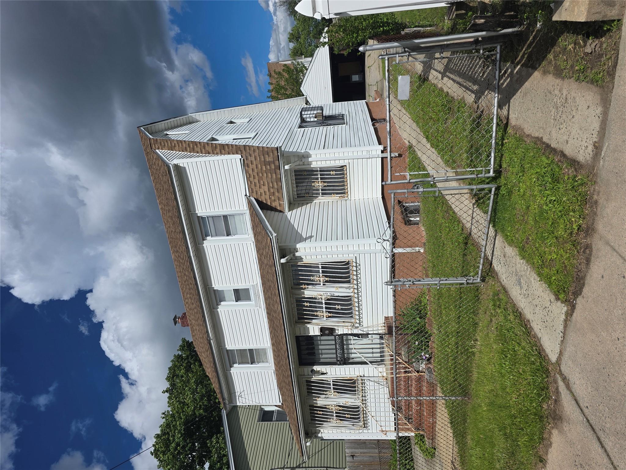 133-15 220 St St, Springfield Gardens, New York image 3