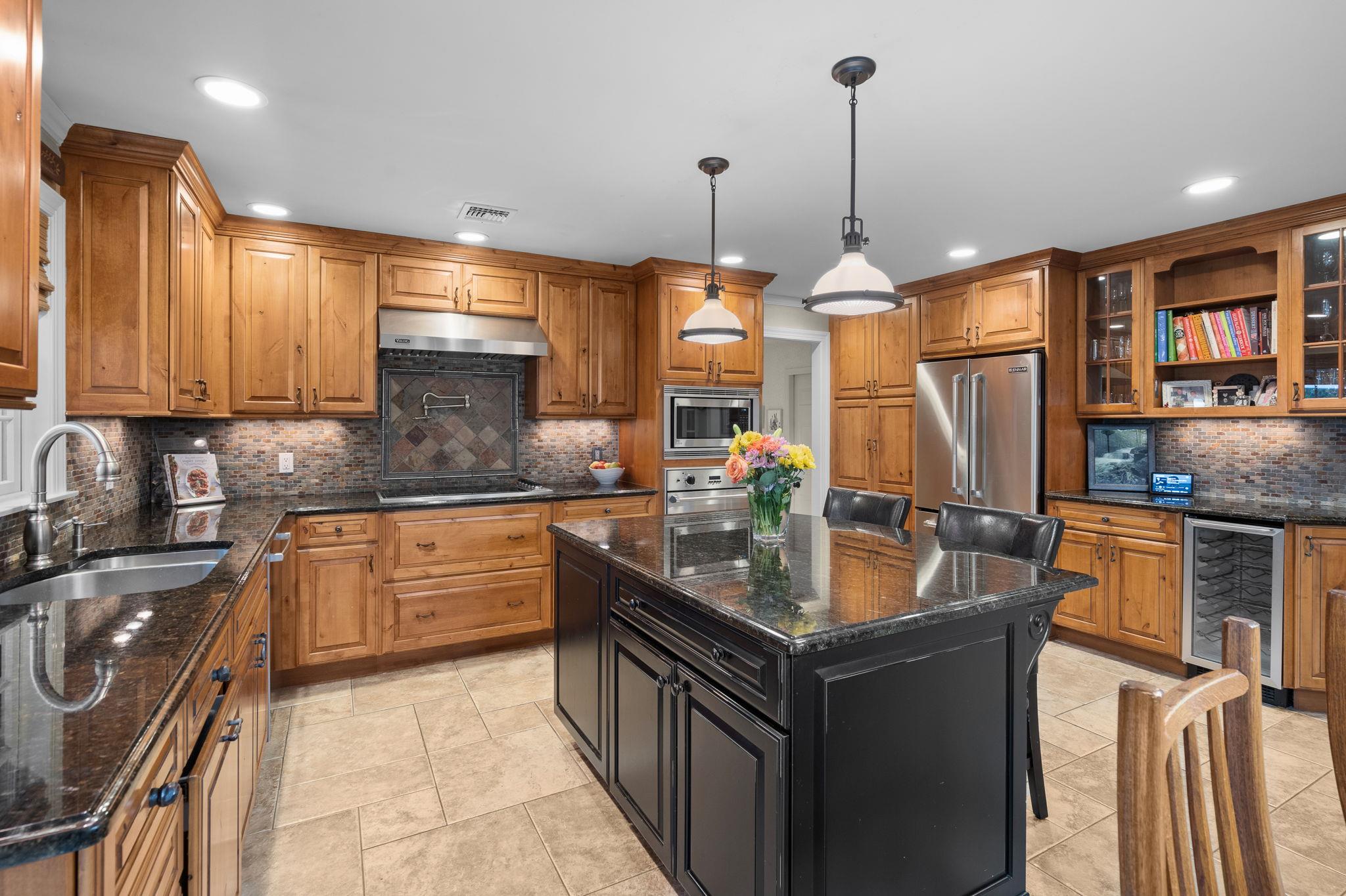 322 West Hills Road, Huntington, New York image 12