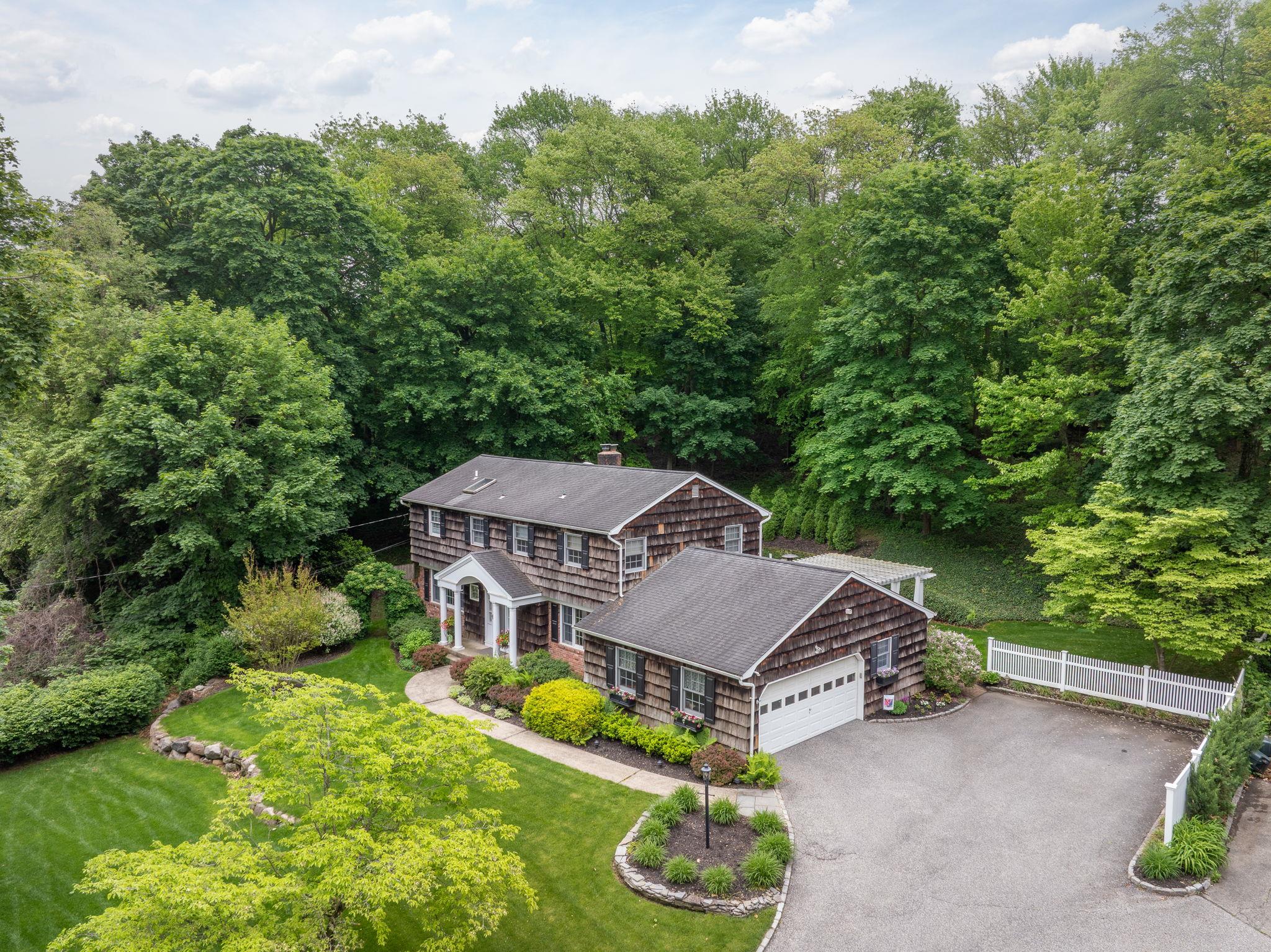 322 West Hills Road, Huntington, New York image 26