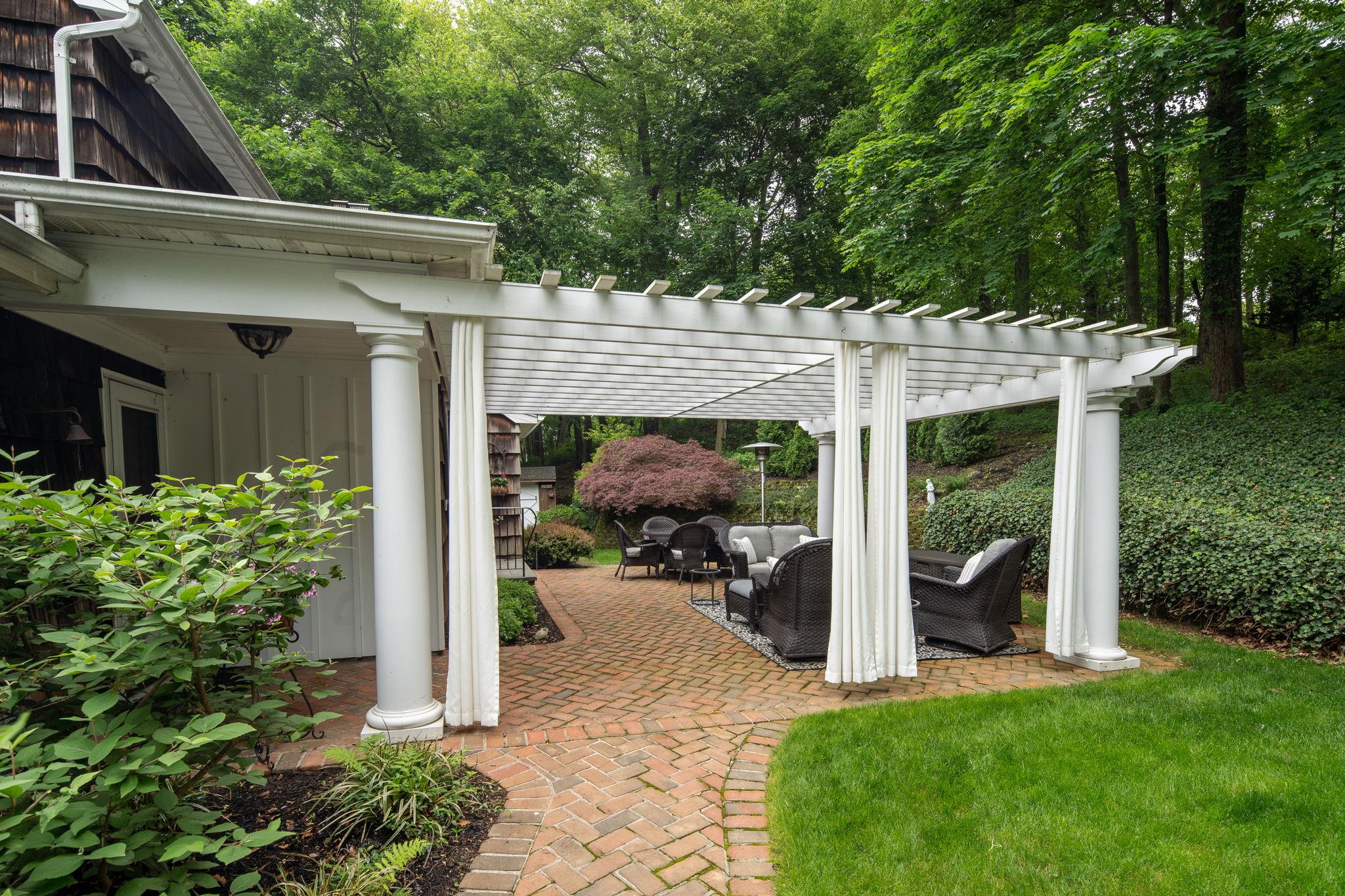322 West Hills Road, Huntington, New York image 22