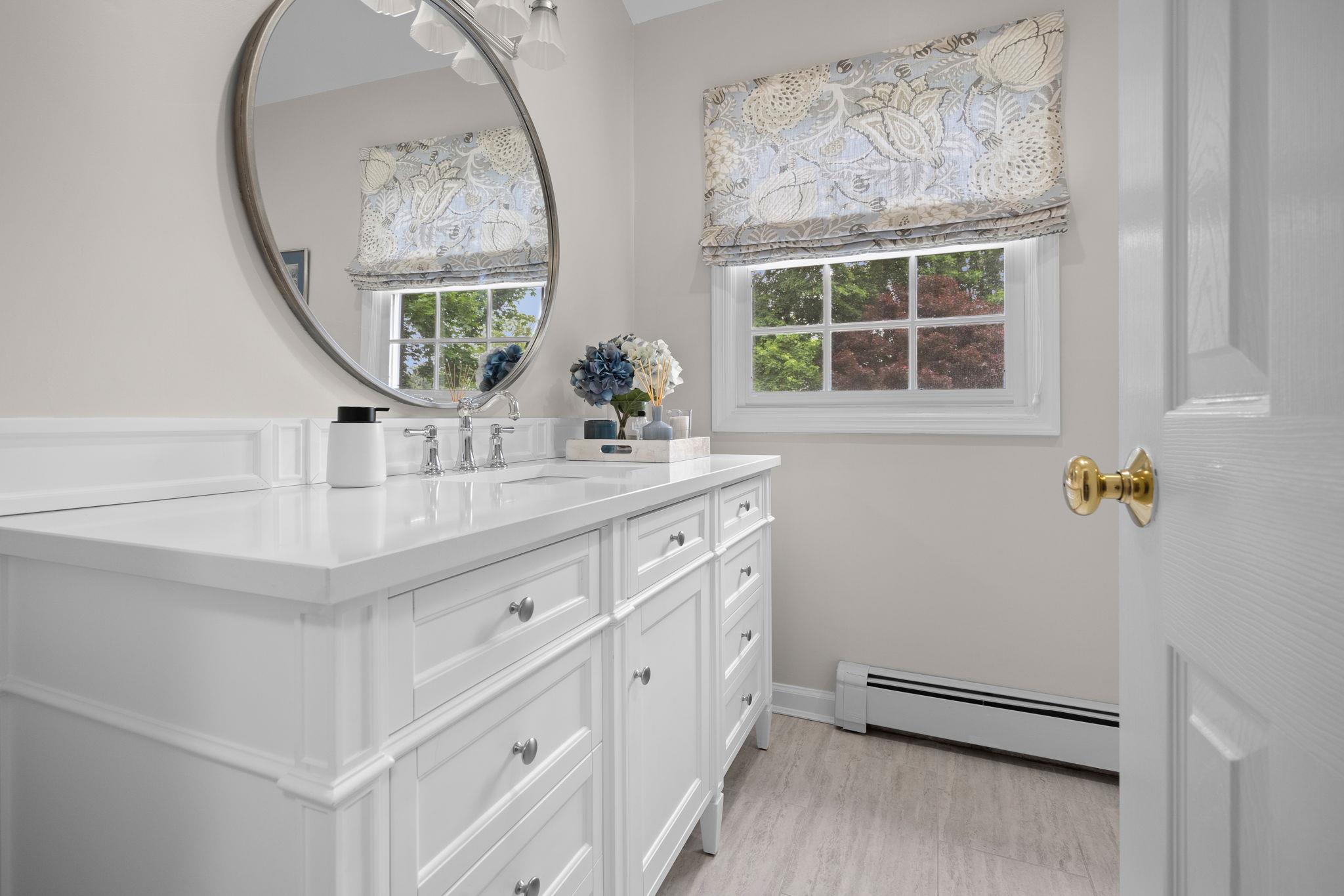 322 West Hills Road, Huntington, New York image 20