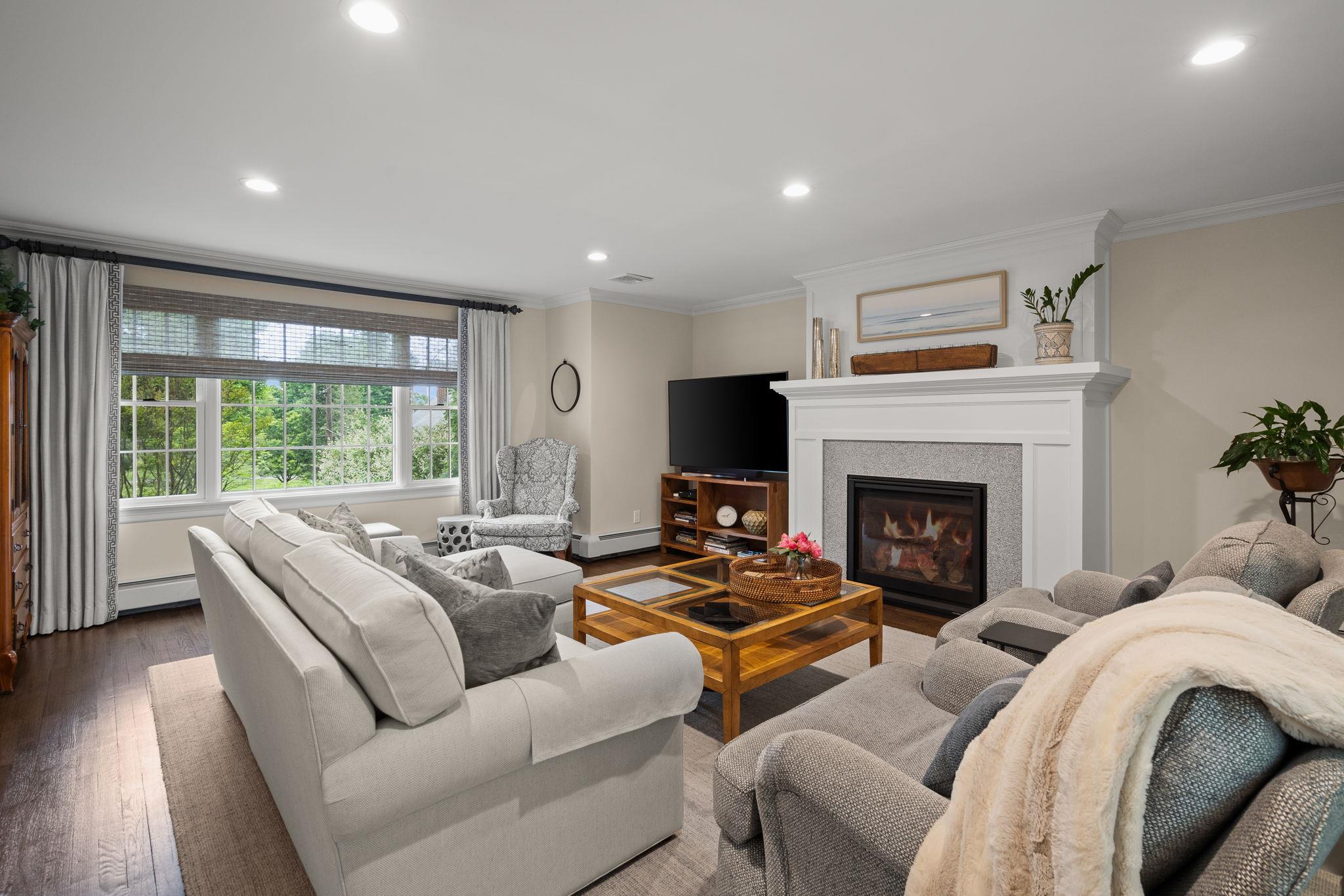 322 West Hills Road, Huntington, New York image 6