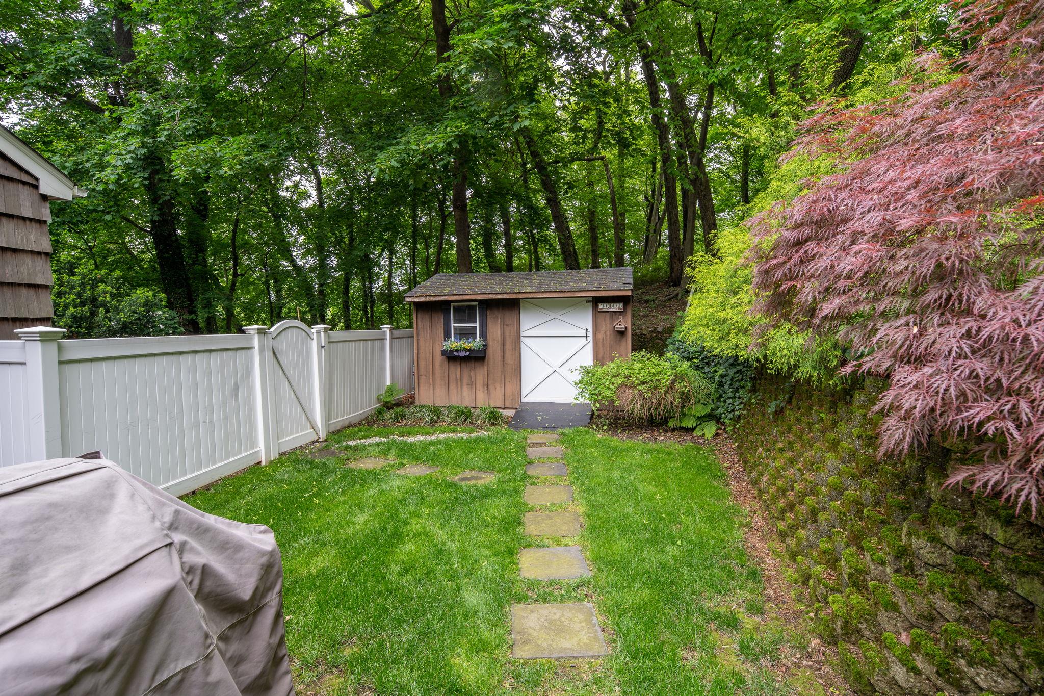 322 West Hills Road, Huntington, New York image 24