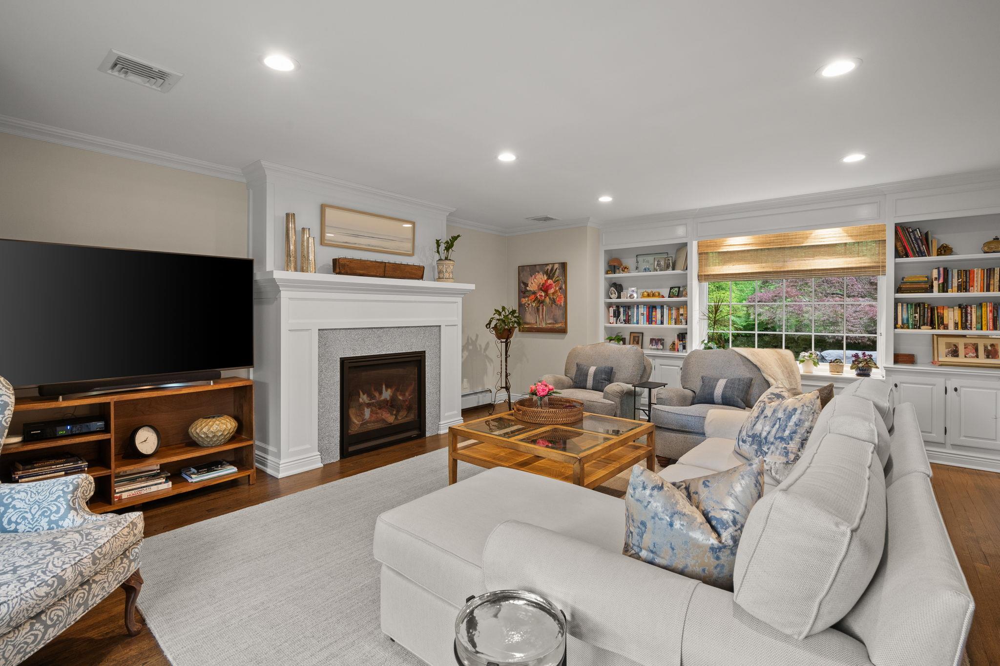 322 West Hills Road, Huntington, New York image 5
