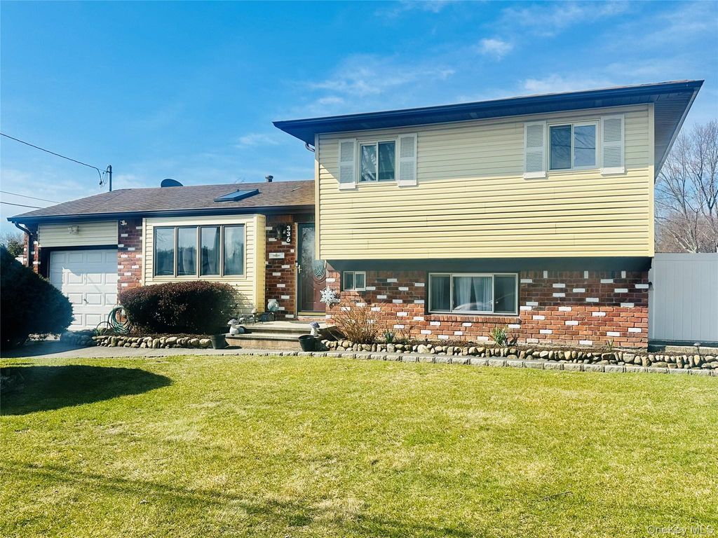 Photo of 336 W 23rd Street, Deer Park, NY 11729 (MLS # 988477)