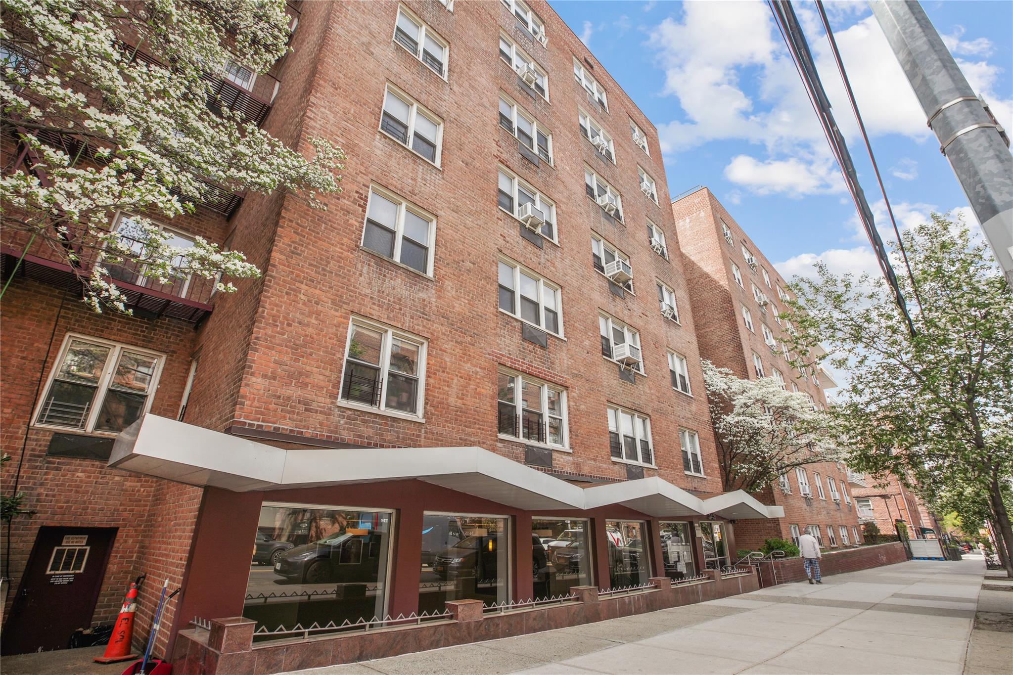 Parsons Blvd Blvd Apt 6B, Flushing, Queens, NY - 1 Bedrooms  
1 Bathrooms  
4 Rooms - 