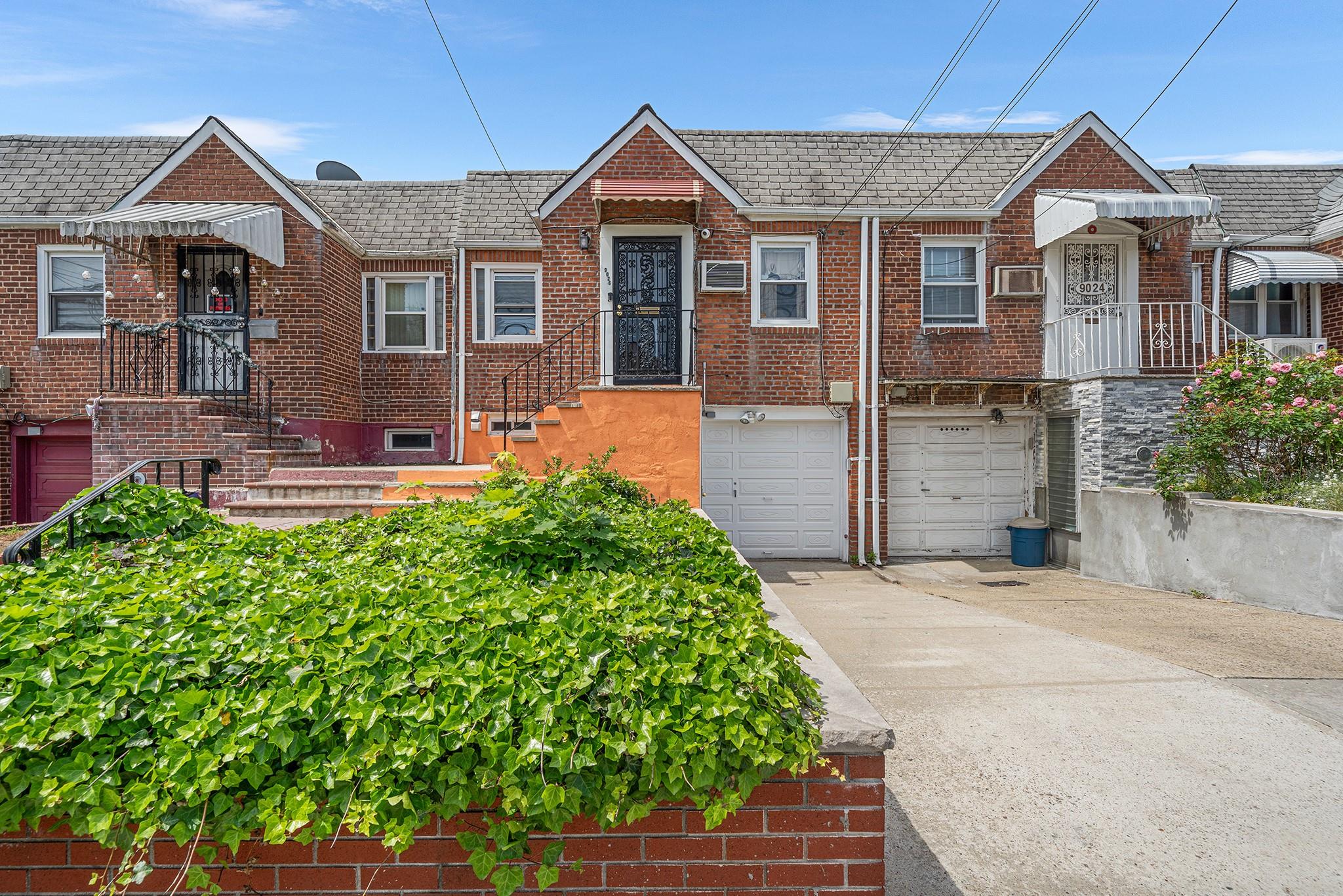 Springfield Boulevard, Queens Village, Queens, NY - 2 Bedrooms  
2 Bathrooms  
5 Rooms - 
