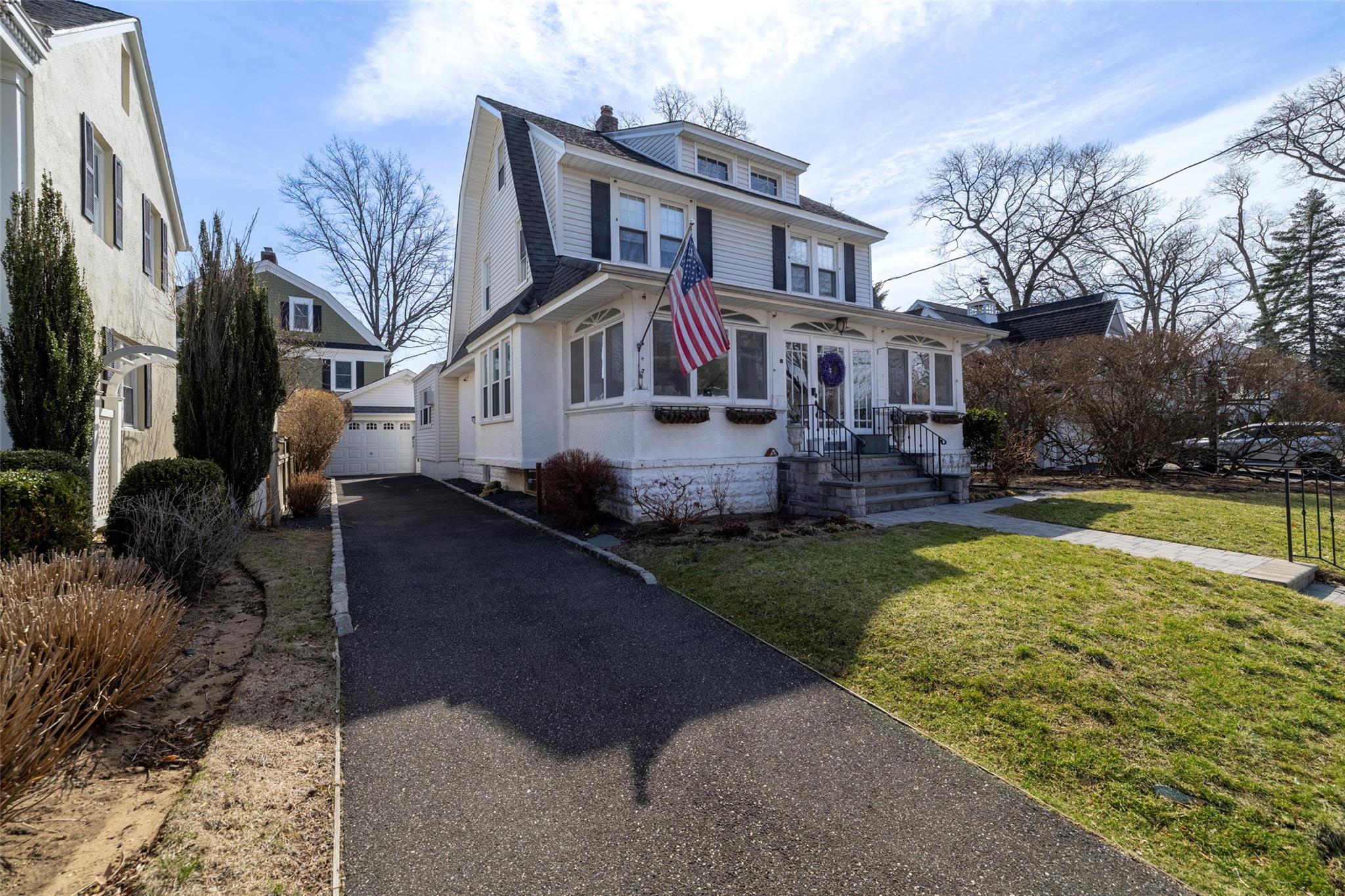 101 Harvard Avenue, Rockville Centre, New York image 2