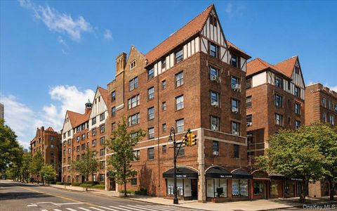 Photo of 109-14 Ascan Avenue #2P, Forest Hills, NY 11375 (MLS # 990287)