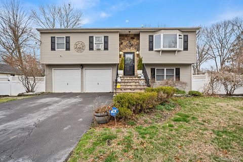 Photo of 549 4th Street, Ronkonkoma, NY 11779 (MLS # 987425)
