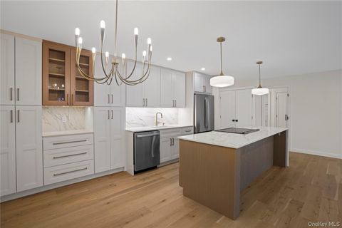 Photo of 400 High Point Drive #206, Hartsdale, NY 10530 (MLS # 967671)