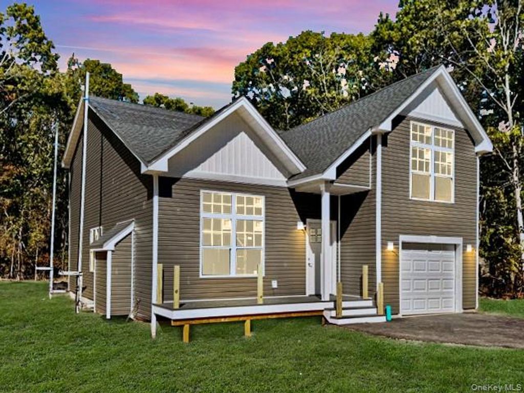 Photo of 71 Palmetto Drive, Shirley, NY 11967 (MLS # 940349)