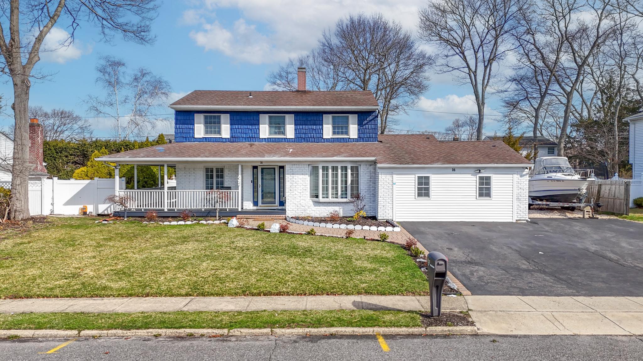 35 Penn Street, Port Jefferson Station, New York image 1