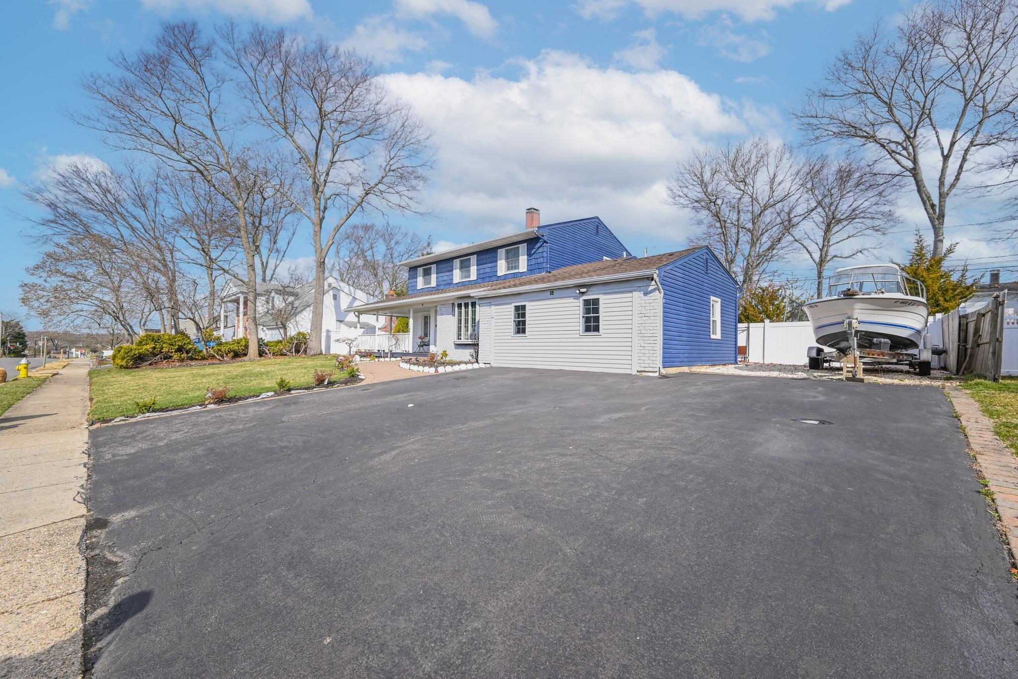 35 Penn Street, Port Jefferson Station, New York image 3