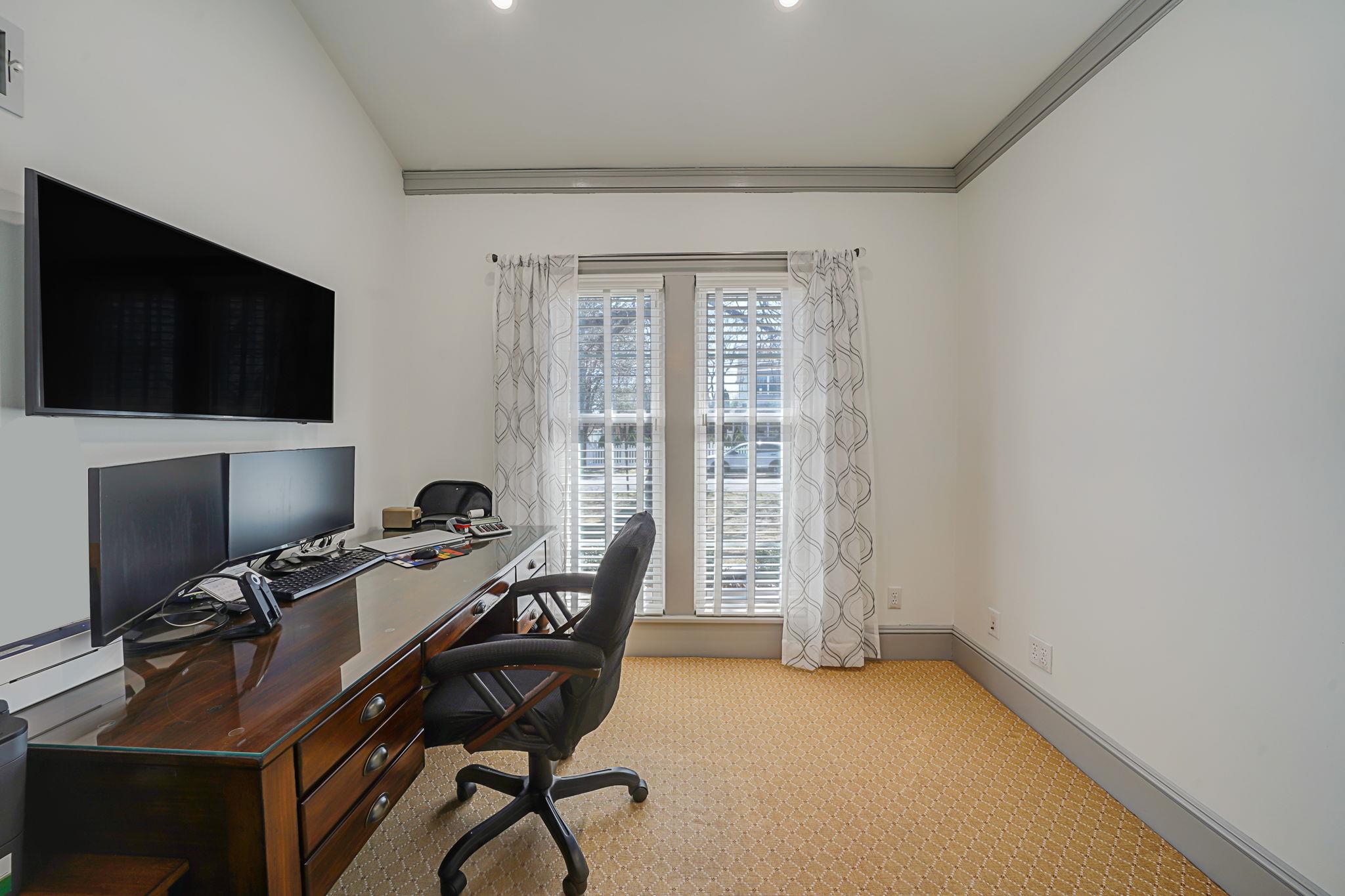 10 Church Street, Syosset, New York image 15