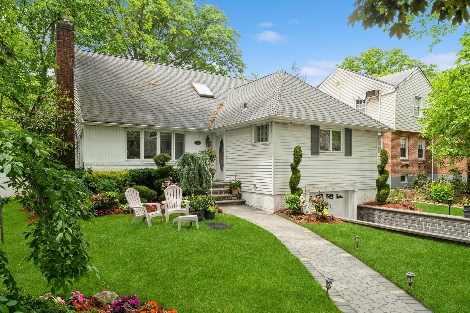 18 Hawthorne Lane, Valley Stream, New York image 5