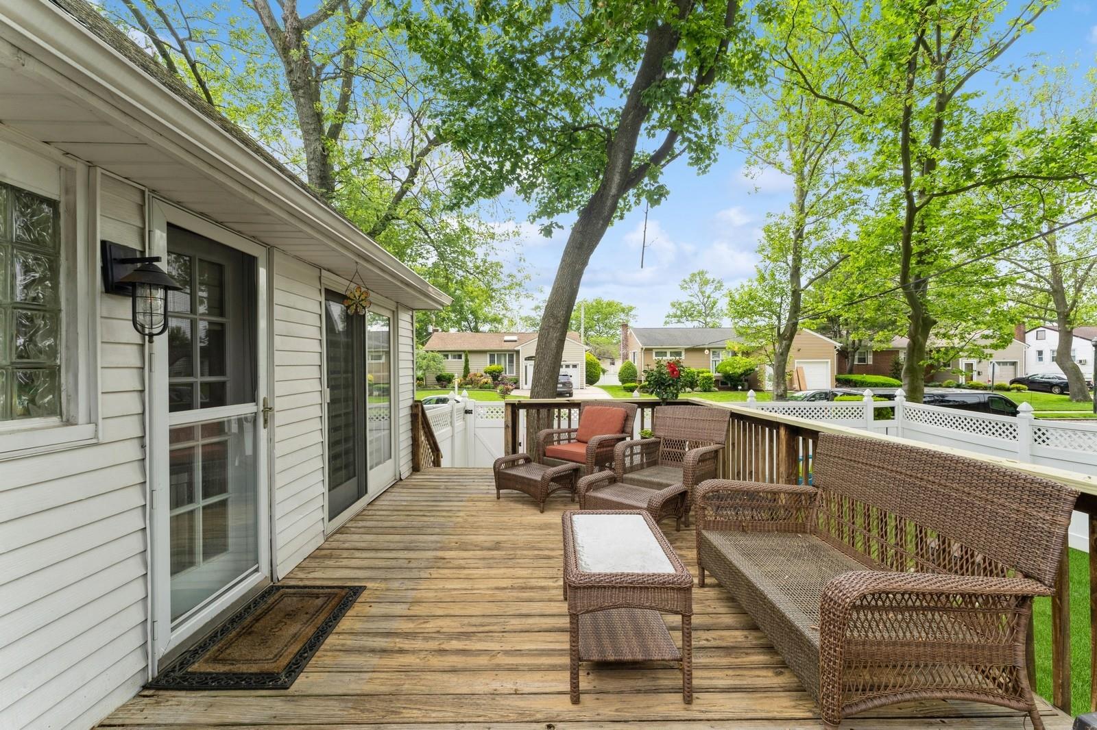18 Hawthorne Lane, Valley Stream, New York image 10