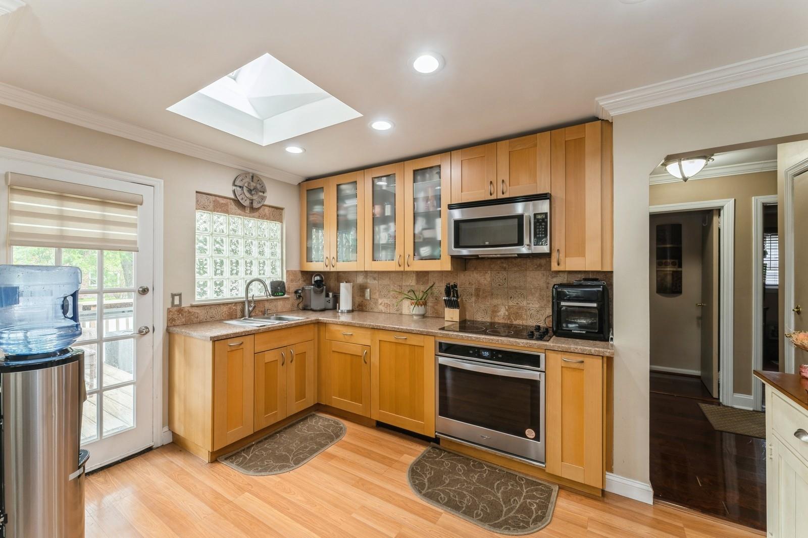 18 Hawthorne Lane, Valley Stream, New York image 16