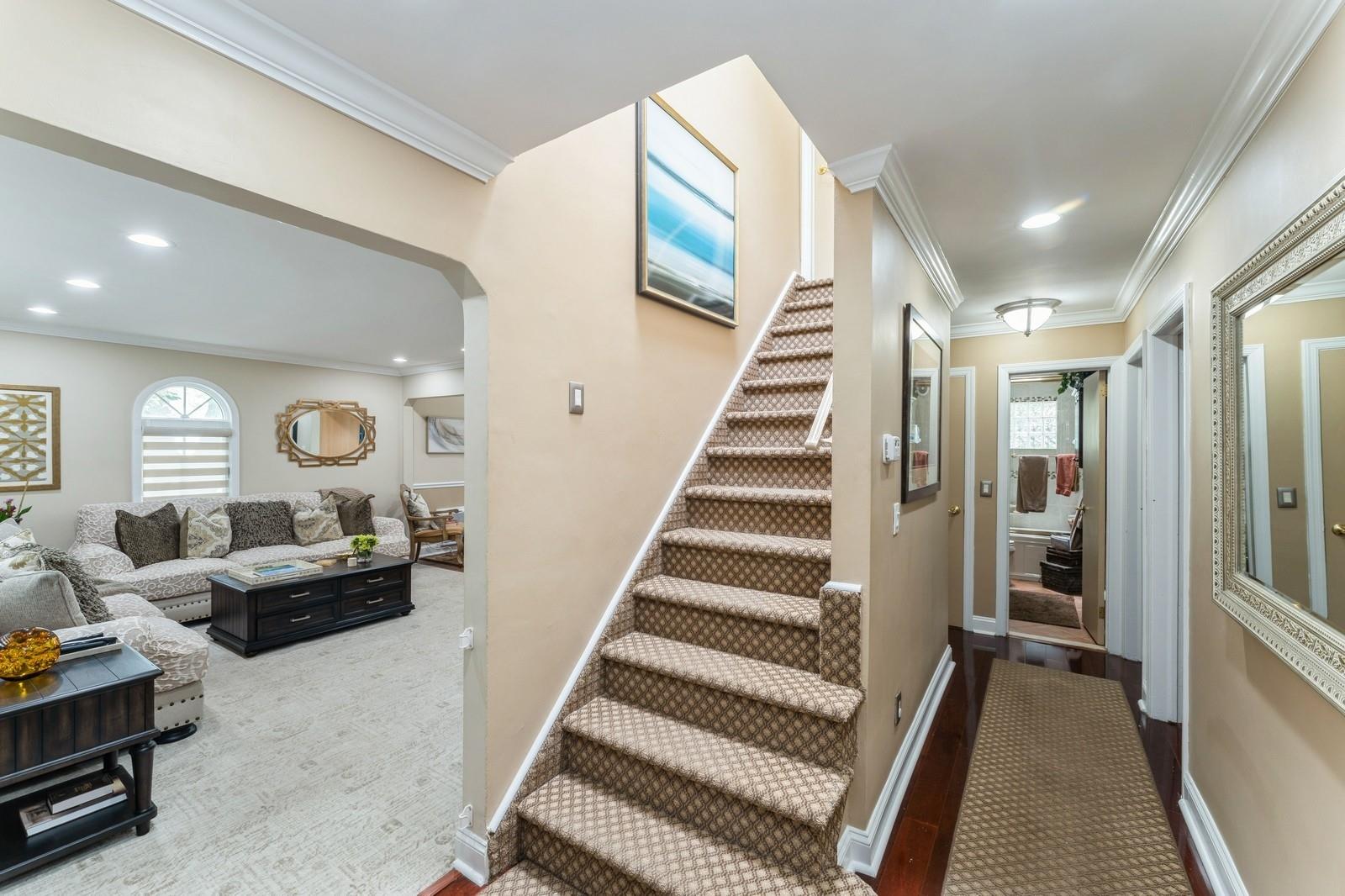 18 Hawthorne Lane, Valley Stream, New York image 21