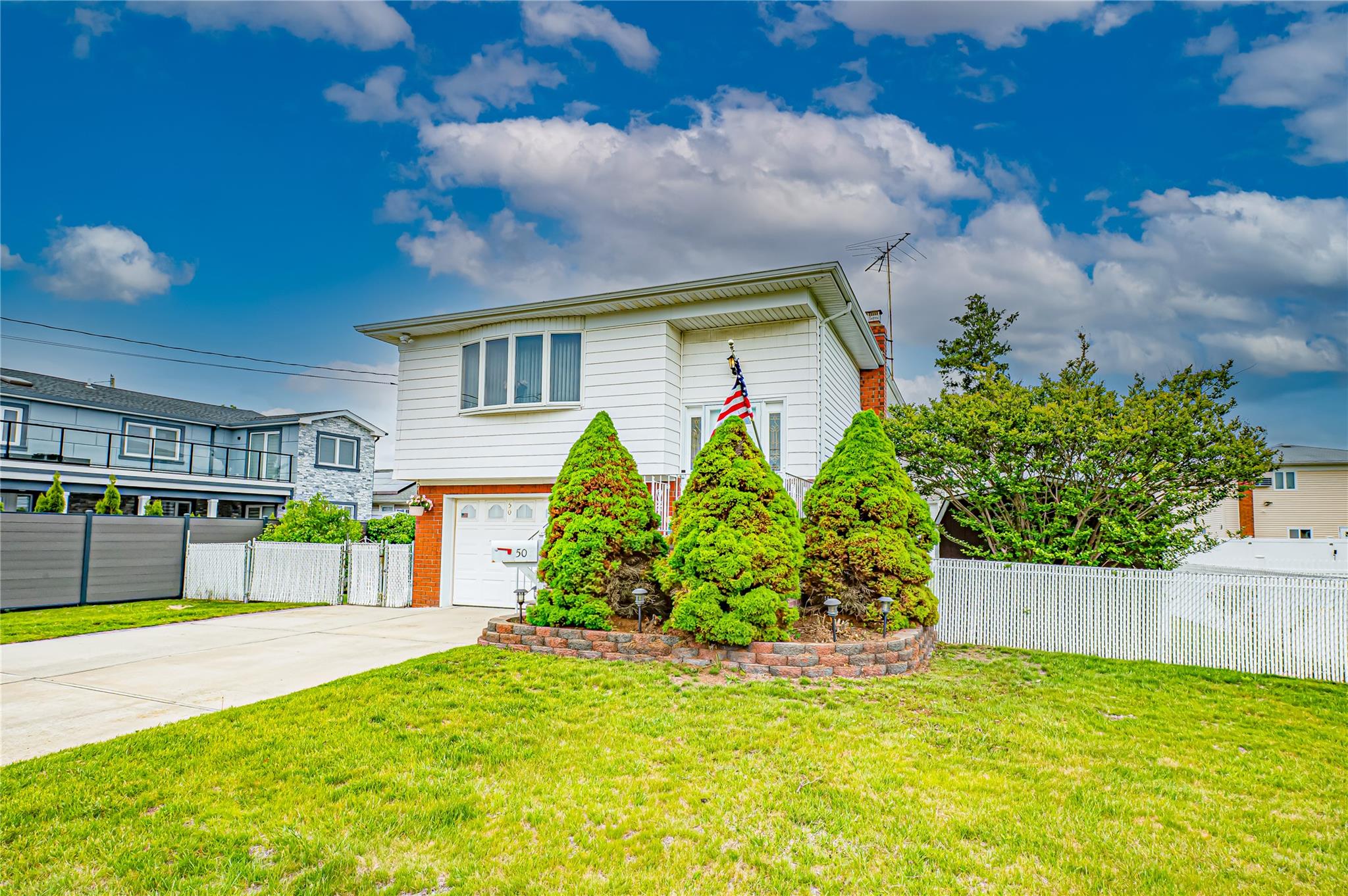 50 West Hampton Road, Lindenhurst, New York image 1