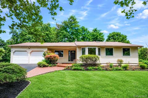 Homes For Sale - 15 Dix Circle<br/> Dix Hills, NY 11746