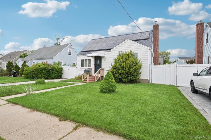 Photo 1 of 18 — 1043 Thomas Avenue, Baldwin, NY 11510