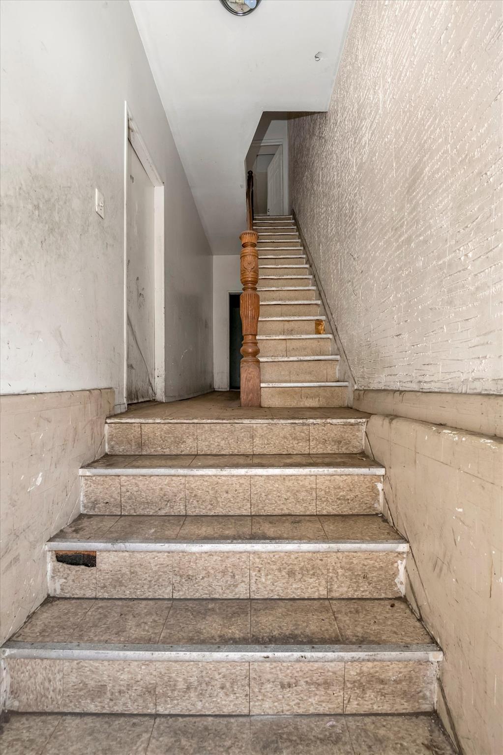 1129 E Tremont Avenue