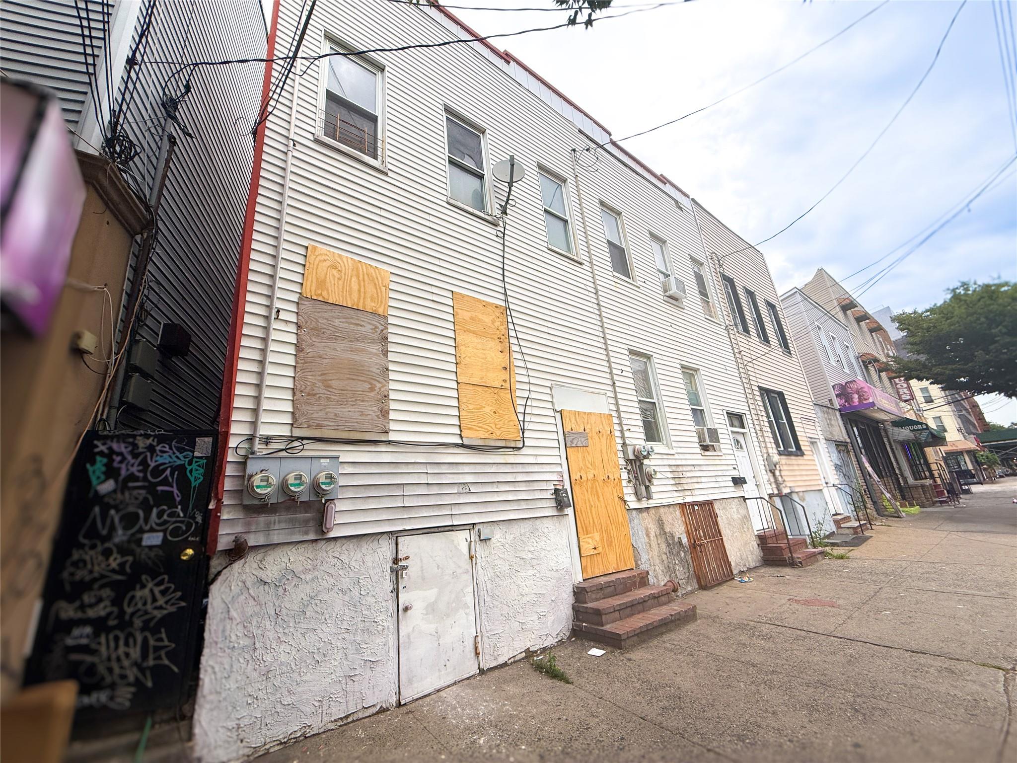 1129 E Tremont Avenue