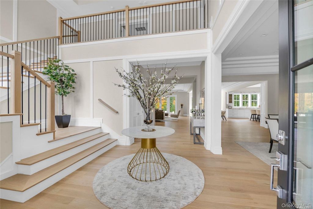 Photo of 38 Cow Neck Road, Sands Point, NY 11050 (MLS # 983316)