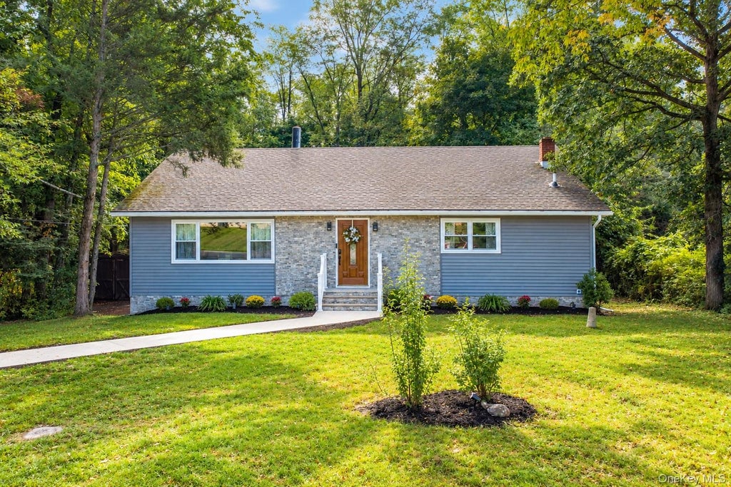 Photo of 24 Edinburgh Road, Middletown, NY 10941 (MLS # 1052738)